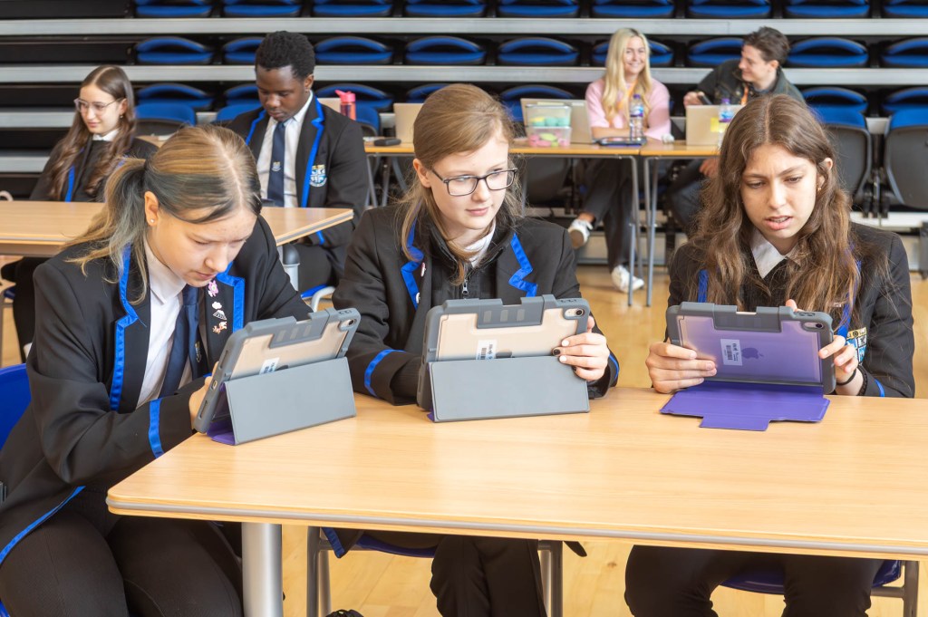Council starts £50m rollout of iPads in Fife&nbsp;schools